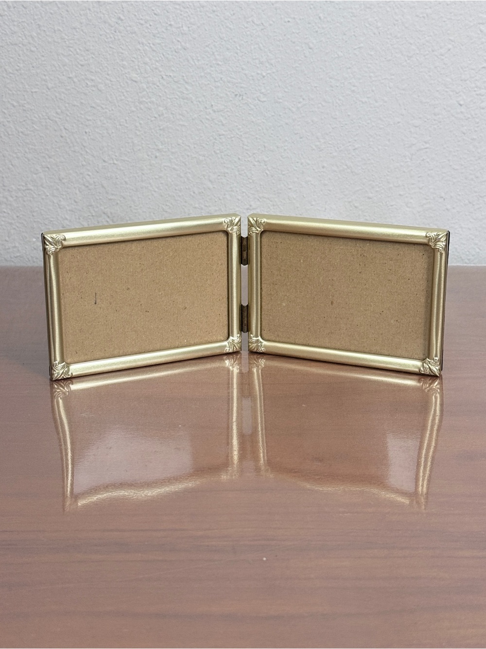 Vintage Connoisseur Hinged Gold-Tone Double 3x4.5 Photo Frame Fleur de Lis